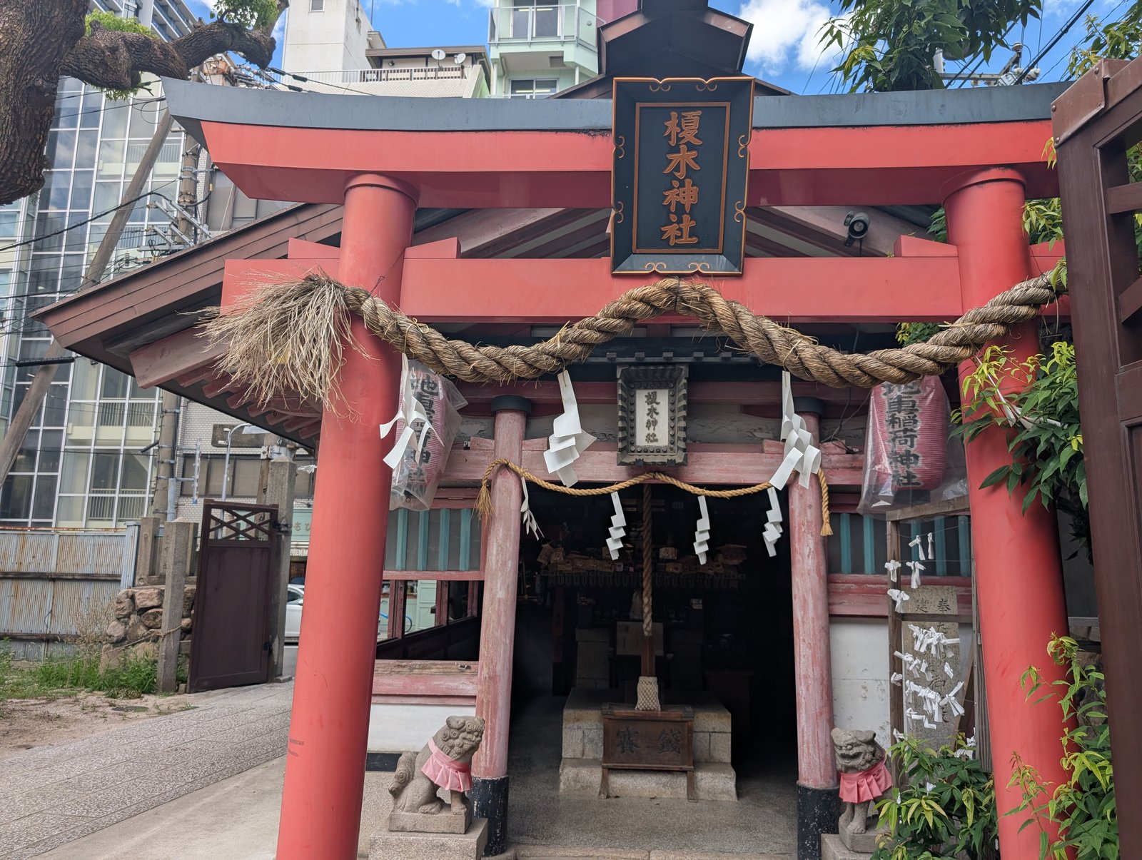 地車(だんじり)型の社殿で知られる榎木神社(地車稲荷)