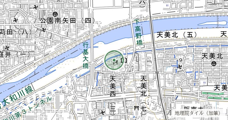 阿麻美許曽神社(あまみこそじんじゃ)の楠と社叢の位置を示す地図